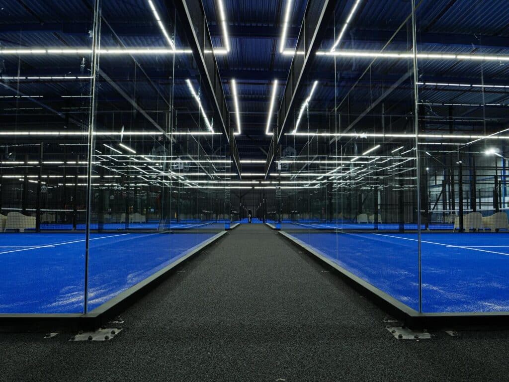 Contacta con LED PADEL